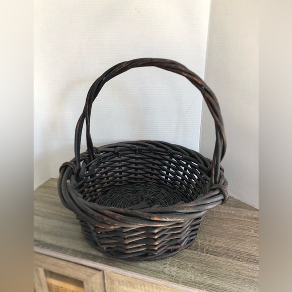 Large Brown Wicker Basket - Picture 1 of 12